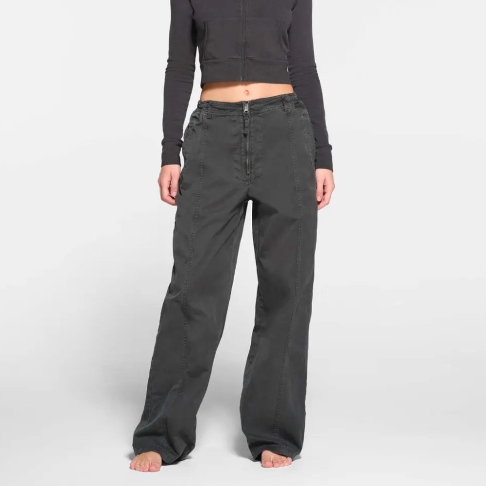 Skims Outdoor Woven Pant in Ash